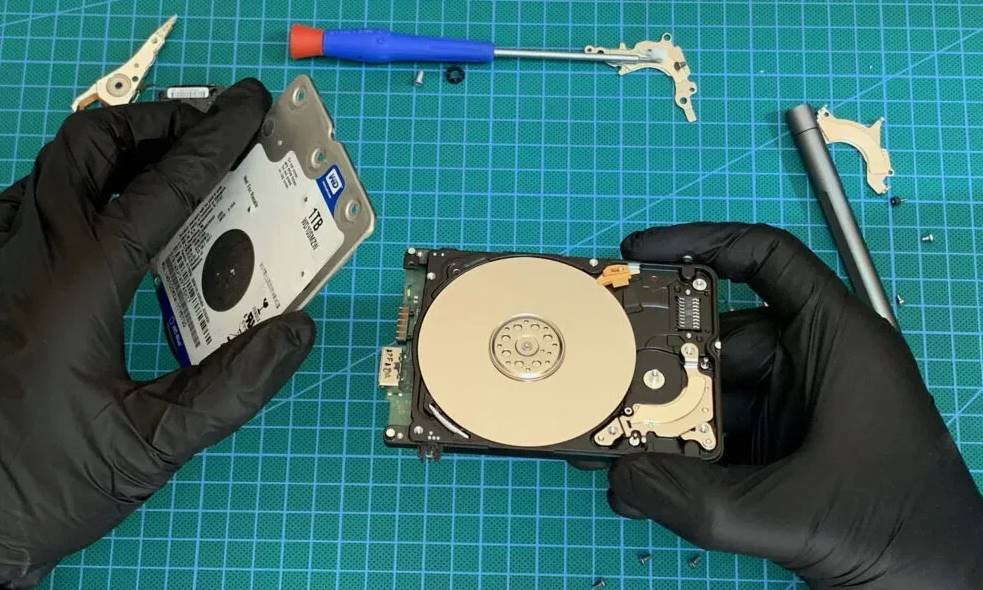 Ремонт жесткого диска (HDD/SSD)